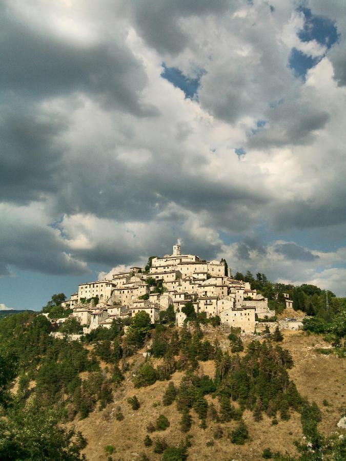 Labro Albergo Diffuso Crispolti מראה חיצוני תמונה